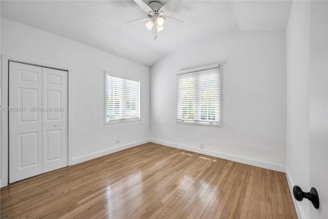 House in Miami, Florida 2 bedrooms, 148.64 sq.m. № 2067562 - photo 20