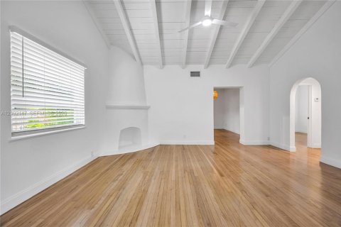 House in Miami, Florida 2 bedrooms, 148.64 sq.m. № 2067562 - photo 5