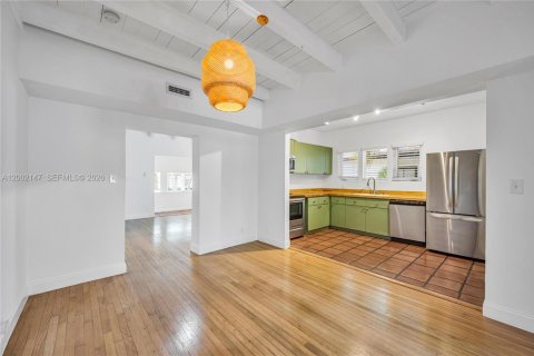 House in Miami, Florida 2 bedrooms, 148.64 sq.m. № 2067562 - photo 8