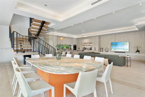 Снять в аренду виллу или дом в Майами, Флорида 7 спален, 458.1м2, № 2050760 - фото 24