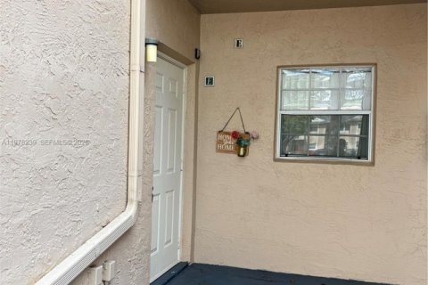 Condo in Pembroke Pines, Florida, 1 bedroom  № 2041888 - photo 11