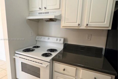 Condo in Pembroke Pines, Florida, 1 bedroom  № 2041888 - photo 18
