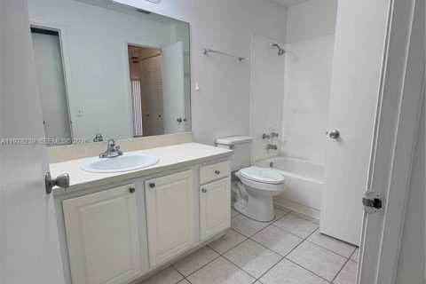 Condo in Pembroke Pines, Florida, 1 bedroom  № 2041888 - photo 22