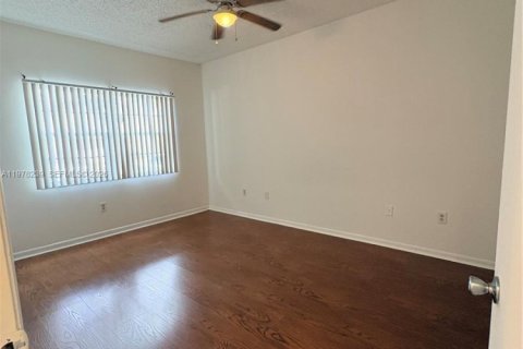 Condo in Pembroke Pines, Florida, 1 bedroom  № 2041888 - photo 13