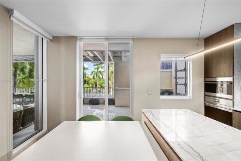 Condo in Key Biscayne, Florida, 3 bedrooms  № 1961099 - photo 19