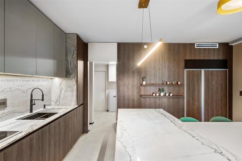 Condo in Key Biscayne, Florida, 3 bedrooms  № 1961099 - photo 16