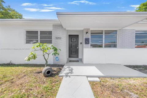 Villa ou maison à vendre à Miami, Floride: 4 chambres, 177.26 m2 № 1752996 - photo 4