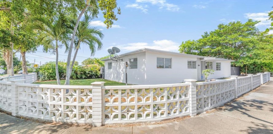 Villa ou maison à Miami, Floride 4 chambres, 177.26 m2 № 1752996