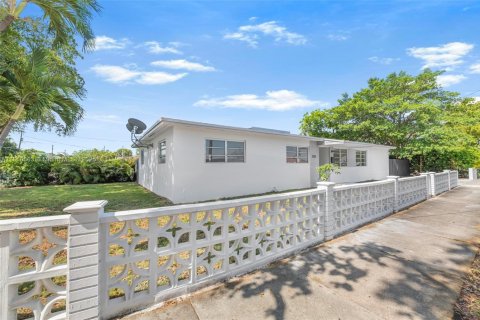 Villa ou maison à vendre à Miami, Floride: 4 chambres, 177.26 m2 № 1752996 - photo 2