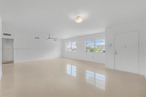 Villa ou maison à vendre à Miami, Floride: 4 chambres, 177.26 m2 № 1752996 - photo 7
