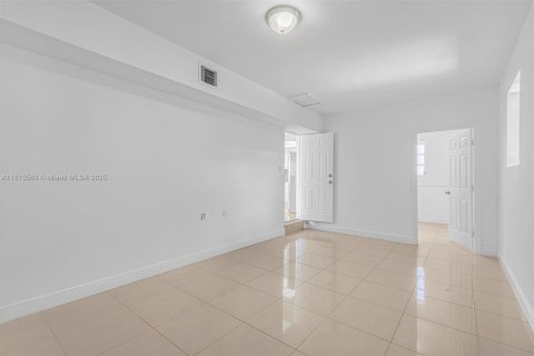 Villa ou maison à vendre à Miami, Floride: 4 chambres, 177.26 m2 № 1752996 - photo 20