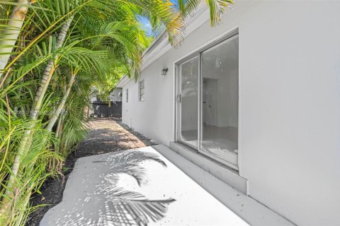 Villa ou maison à vendre à Miami, Floride: 4 chambres, 177.26 m2 № 1752996 - photo 23
