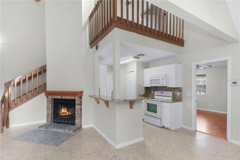 Condo in Altamonte Springs, Florida, 2 bedrooms  № 2201832 - photo 9