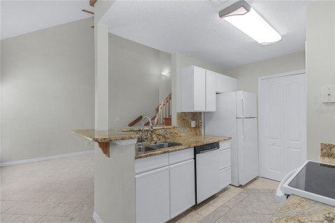 Condo in Altamonte Springs, Florida, 2 bedrooms  № 2201832 - photo 10
