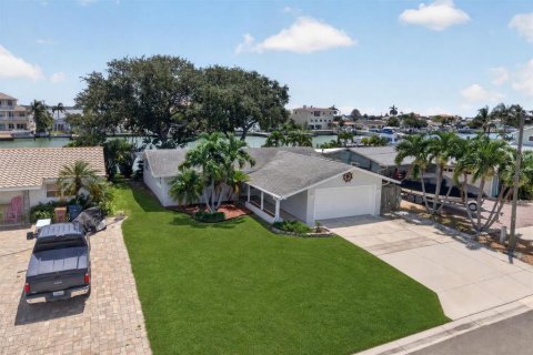 Villa ou maison à vendre à Madeira Beach, Floride: 2 chambres, 148.18 m2 № 2314325 - photo 8