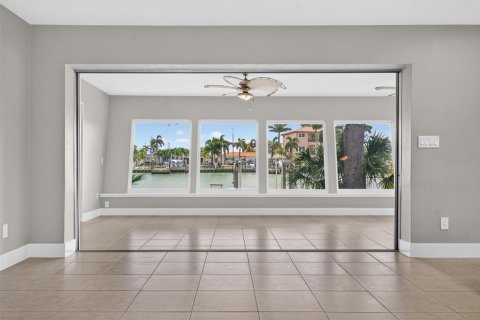 Villa ou maison à vendre à Madeira Beach, Floride: 2 chambres, 148.18 m2 № 2314325 - photo 21