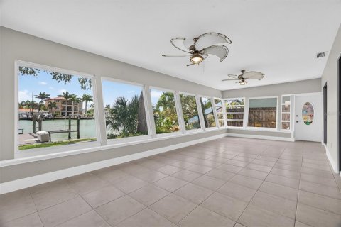Villa ou maison à vendre à Madeira Beach, Floride: 2 chambres, 148.18 m2 № 2314325 - photo 23
