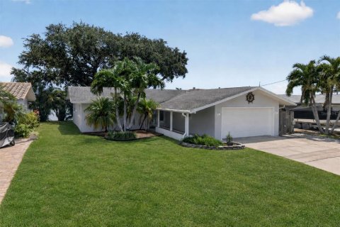 Villa ou maison à vendre à Madeira Beach, Floride: 2 chambres, 148.18 m2 № 2314325 - photo 6