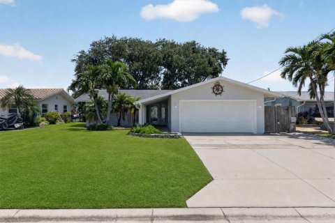 Villa ou maison à vendre à Madeira Beach, Floride: 2 chambres, 148.18 m2 № 2314325 - photo 4