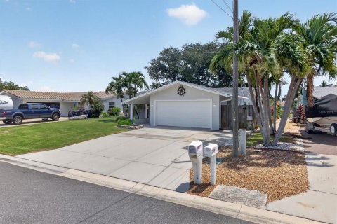 Villa ou maison à vendre à Madeira Beach, Floride: 2 chambres, 148.18 m2 № 2314325 - photo 7