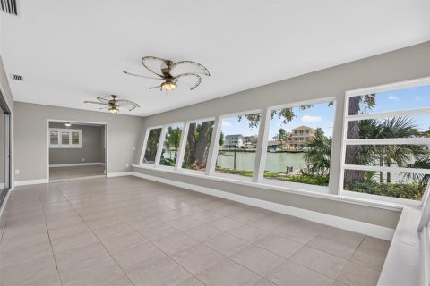 Villa ou maison à vendre à Madeira Beach, Floride: 2 chambres, 148.18 m2 № 2314325 - photo 25