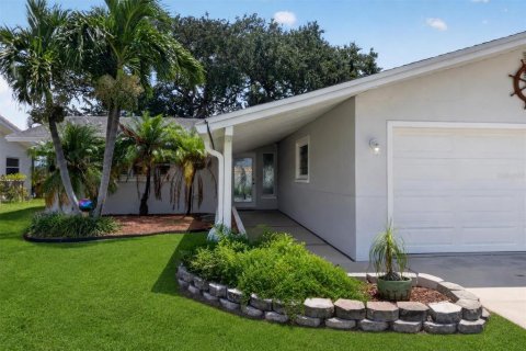 Villa ou maison à vendre à Madeira Beach, Floride: 2 chambres, 148.18 m2 № 2314325 - photo 5