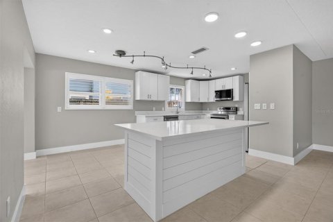 Villa ou maison à vendre à Madeira Beach, Floride: 2 chambres, 148.18 m2 № 2314325 - photo 15