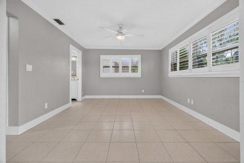 Villa ou maison à vendre à Madeira Beach, Floride: 2 chambres, 148.18 m2 № 2314325 - photo 28
