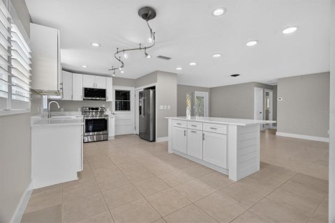 Villa ou maison à vendre à Madeira Beach, Floride: 2 chambres, 148.18 m2 № 2314325 - photo 20