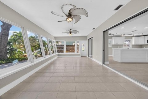 Villa ou maison à vendre à Madeira Beach, Floride: 2 chambres, 148.18 m2 № 2314325 - photo 24