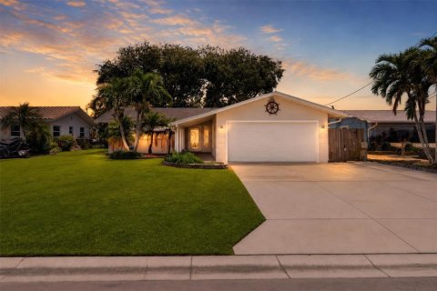 Villa ou maison à vendre à Madeira Beach, Floride: 2 chambres, 148.18 m2 № 2314325 - photo 2