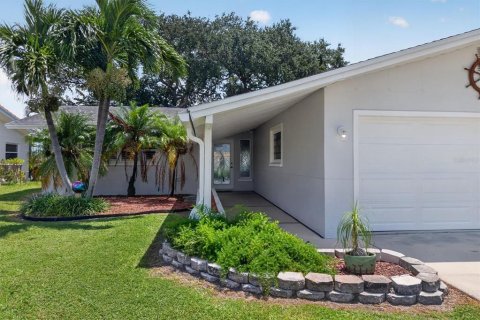 Villa ou maison à vendre à Madeira Beach, Floride: 2 chambres, 148.18 m2 № 2314325 - photo 9