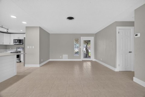 Villa ou maison à vendre à Madeira Beach, Floride: 2 chambres, 148.18 m2 № 2314325 - photo 12