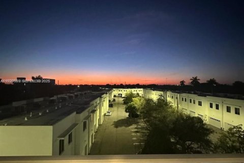 Copropriété à vendre à Miami, Floride: 2 chambres, 91.97 m2 № 1987336 - photo 5