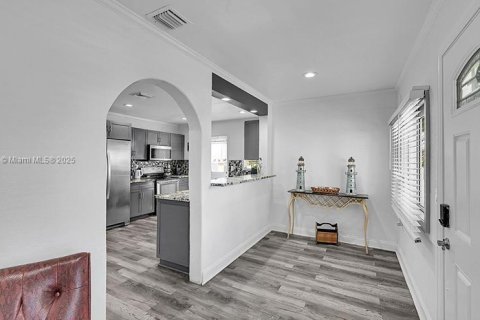 Купить виллу или дом в Уэст-Палм-Бич, Флорида 2 спальни, 84.17м2, № 1956066 - фото 10