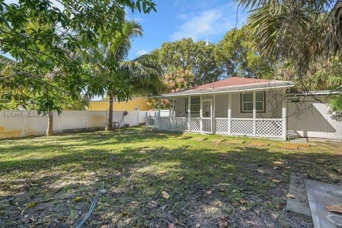 Купить виллу или дом в Уэст-Палм-Бич, Флорида 2 спальни, 84.17м2, № 1956066 - фото 25