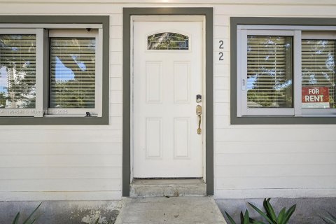 Купить виллу или дом в Уэст-Палм-Бич, Флорида 2 спальни, 84.17м2, № 1956066 - фото 8