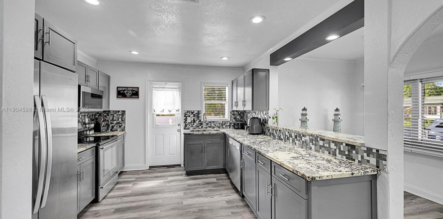 Дом в Уэст-Палм-Бич, Флорида 2 спальни, 84.17м2 № 1956066