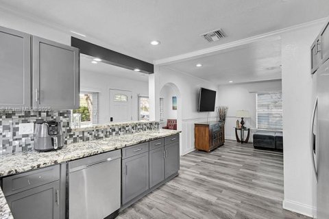 Купить виллу или дом в Уэст-Палм-Бич, Флорида 2 спальни, 84.17м2, № 1956066 - фото 4