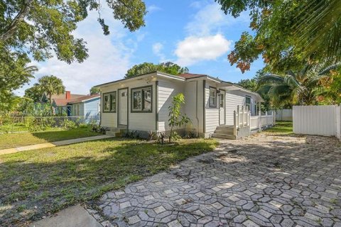 Купить виллу или дом в Уэст-Палм-Бич, Флорида 2 спальни, 84.17м2, № 1956066 - фото 7