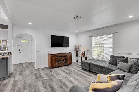 Купить виллу или дом в Уэст-Палм-Бич, Флорида 2 спальни, 84.17м2, № 1956066 - фото 13