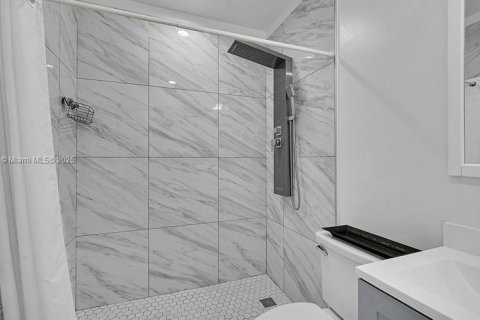 Купить виллу или дом в Уэст-Палм-Бич, Флорида 2 спальни, 84.17м2, № 1956066 - фото 21