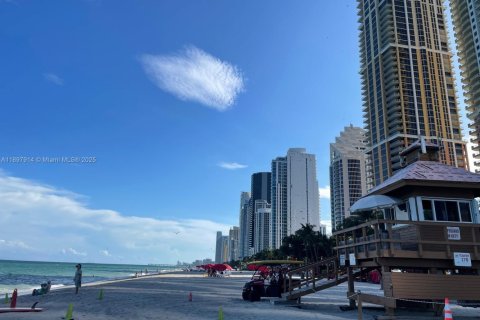 Condominio en venta en Sunny Isles Beach, Florida, 2 dormitorios, 84.26 m2 № 2012833 - foto 17