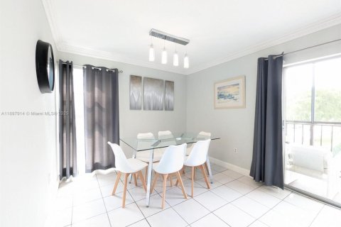 Condominio en venta en Sunny Isles Beach, Florida, 2 dormitorios, 84.26 m2 № 2012833 - foto 9