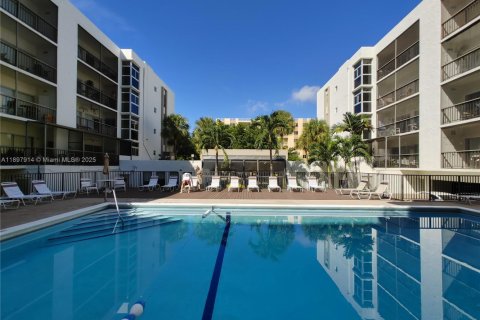 Condominio en venta en Sunny Isles Beach, Florida, 2 dormitorios, 84.26 m2 № 2012833 - foto 2