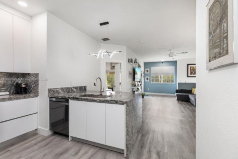 Condo in Miramar, Florida, 3 bedrooms  № 1889898 - photo 22
