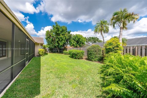House in Miami, Florida 4 bedrooms, 210.7 sq.m. № 1952393 - photo 6
