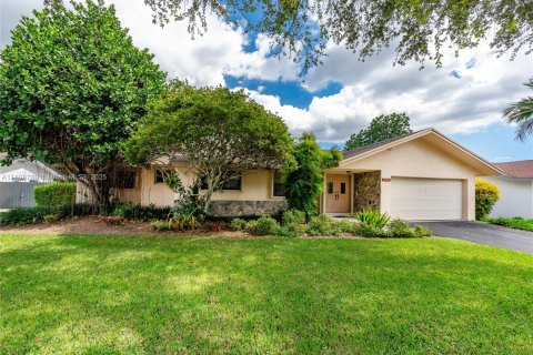 House in Miami, Florida 4 bedrooms, 210.7 sq.m. № 1952393 - photo 4
