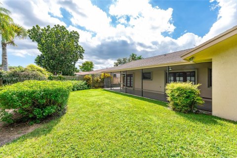 House in Miami, Florida 4 bedrooms, 210.7 sq.m. № 1952393 - photo 8