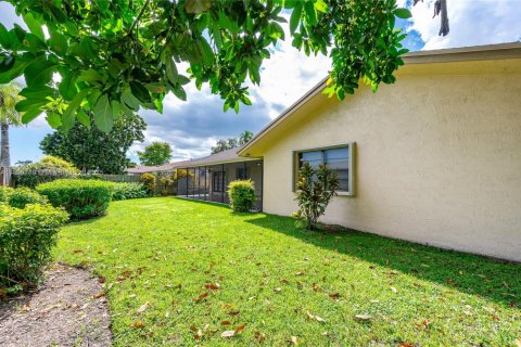 House in Miami, Florida 4 bedrooms, 210.7 sq.m. № 1952393 - photo 9